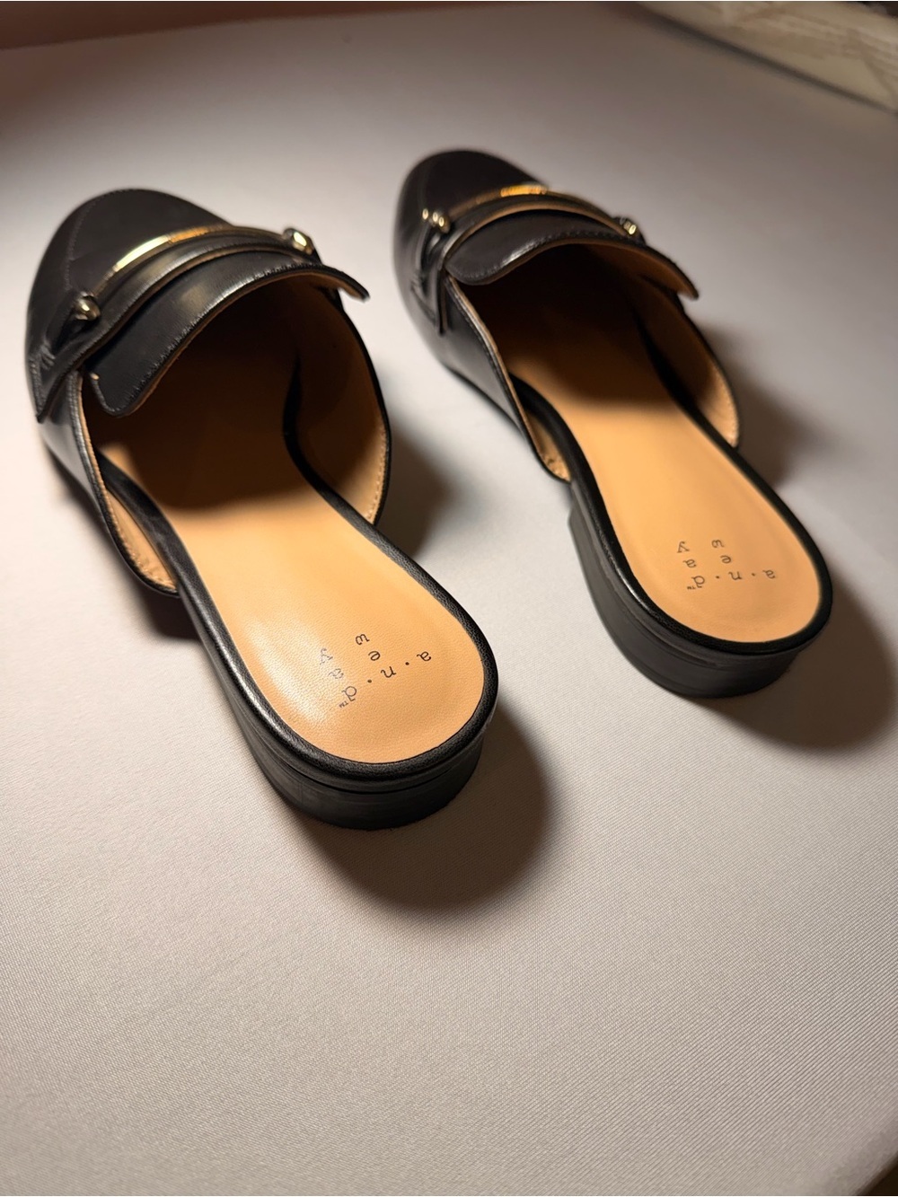A New Day Black Leather Loafer Mule Slides Women’s 7 1/2 Gold Hardware Slip-On - Picture 3 of 3